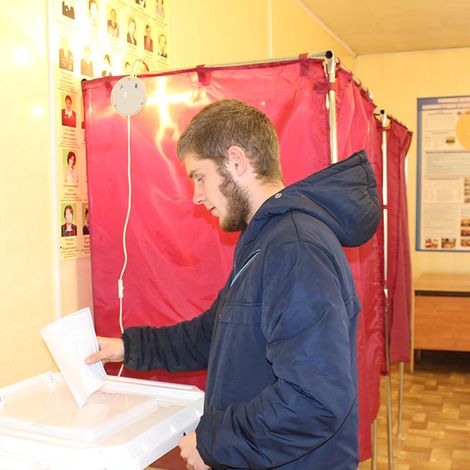 Голосование на избирательном участке № 2008 в помещении ИДЦ РУО