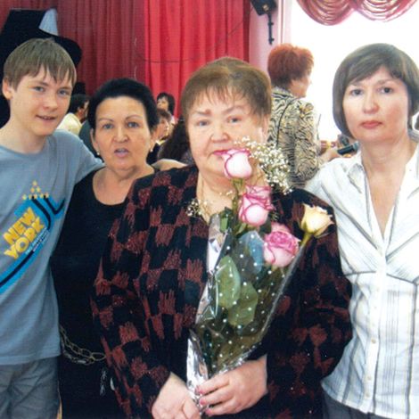 Г.И. Трифонова с дочерью Леной (справа), сестрой Людмилой и внучатым племянником Сергеем