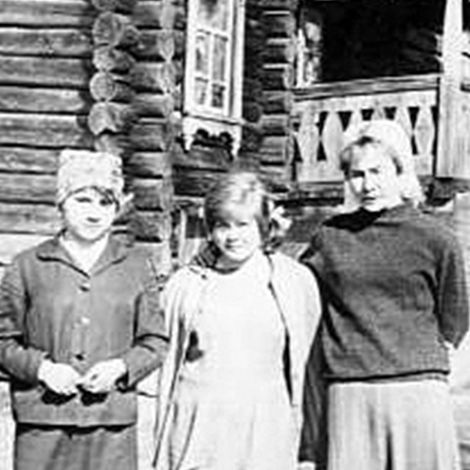 Возле дома А.Н. Смирновой, 1960-е годы