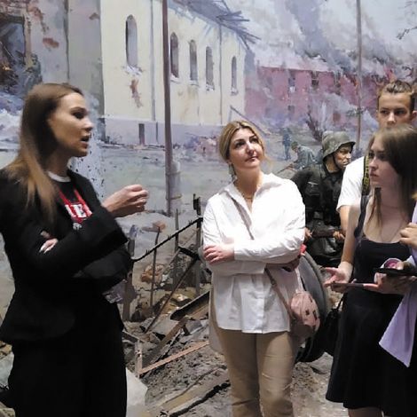 Экскурсовод Музея Победы поразила нас своей необыкновенной артистичностью